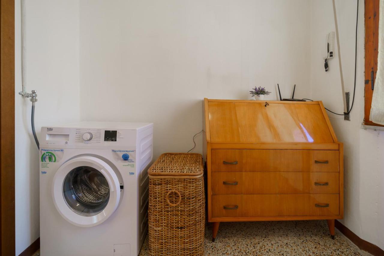 Trilocale Sara Apartment Портоферайо Екстериор снимка